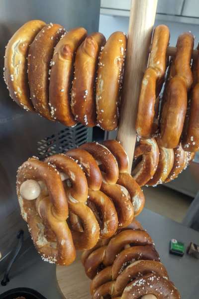 Brezeln Frisch gebackene Brezeln